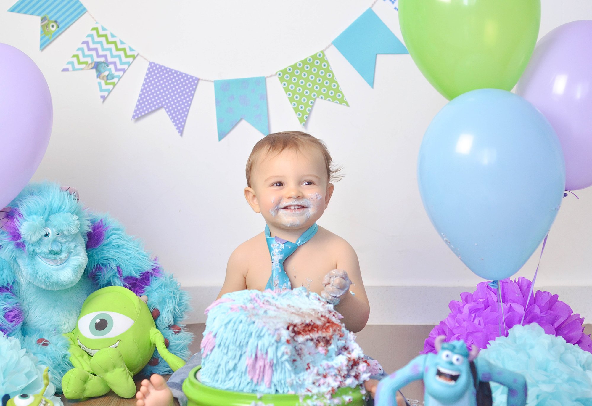 Minimalist first birthday portrait session by Captured by Sara